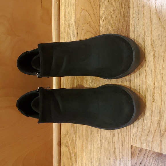 Bzees Ontario Black Ankle Boot - Picture 3 of 15